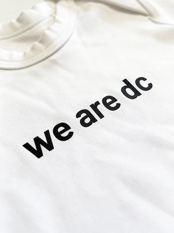 dc Baby Strampler, Makroaufnahme des Drucks