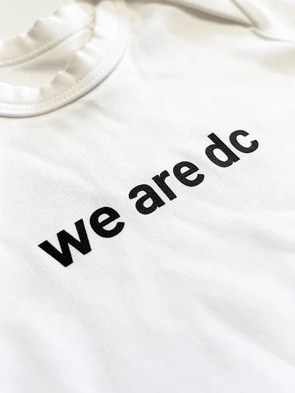 dc Baby Strampler, Makroaufnahme des Drucks